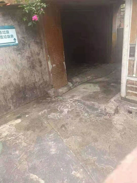 改造前的垃圾房 簇锦街道供图
