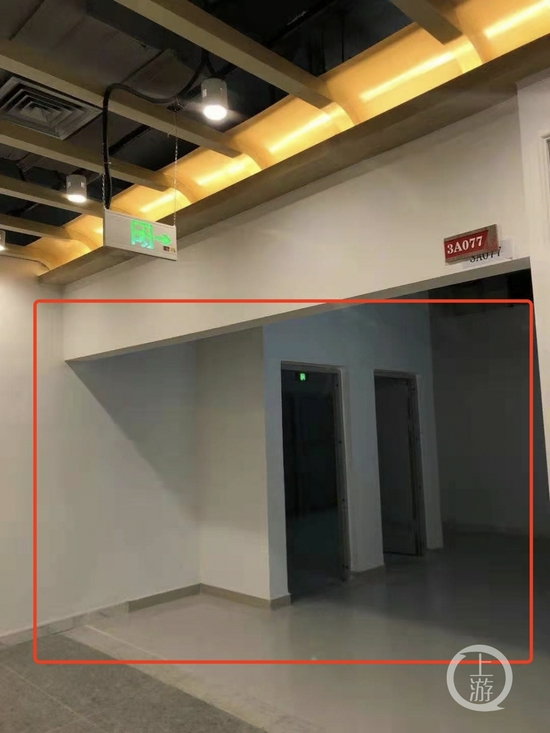 ▲有商戶質疑商鋪位于消防通道連接處,遇緊急情況時影響逃生。圖片來源/受訪者供圖