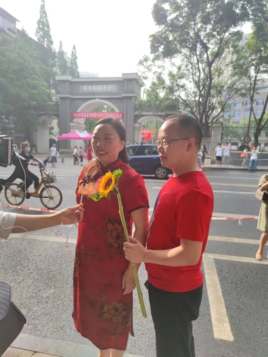 这位三诊700分左右的学生家长表示:清华北大是每个人的愿望,希望孩子也能上!▲