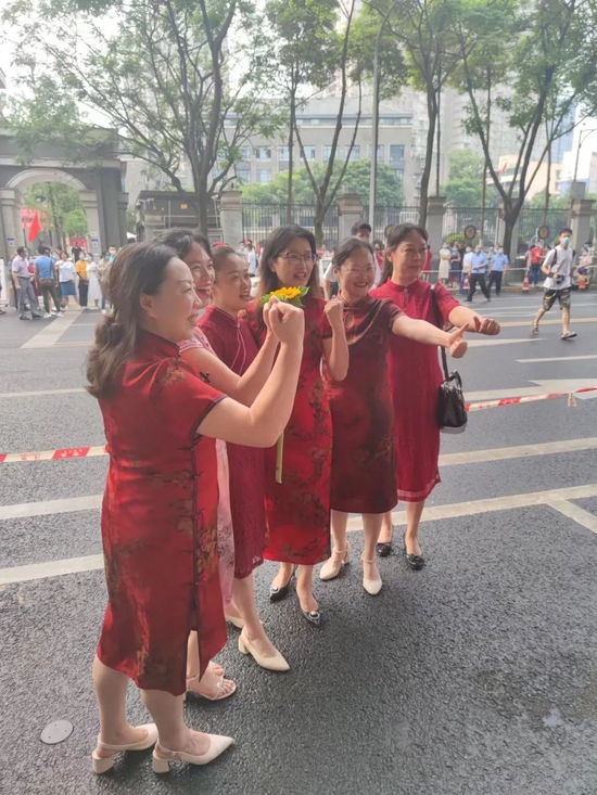 “开门红”是今天的主题色▲