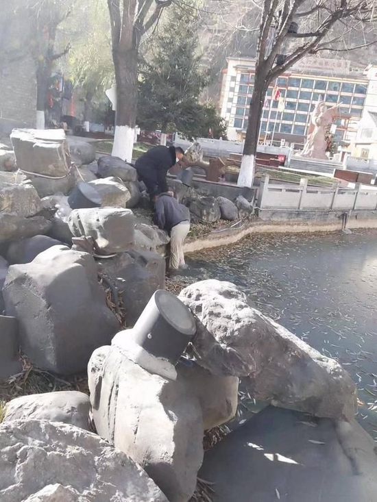 完成救援后,全身濕透的彭強也被拉上了岸。