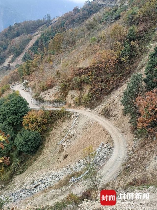 震后，前往猛虎岗的路依旧还有震时的痕迹