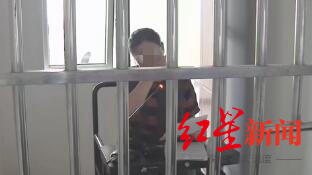 ↑李某接受審理。