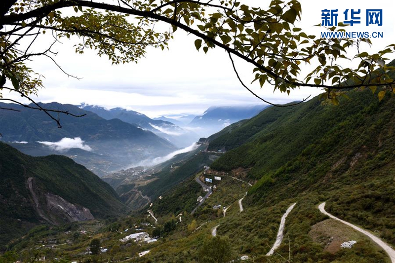 这是二郎山一景(2019年10月16日摄) 新华社记者 陈天湖 摄