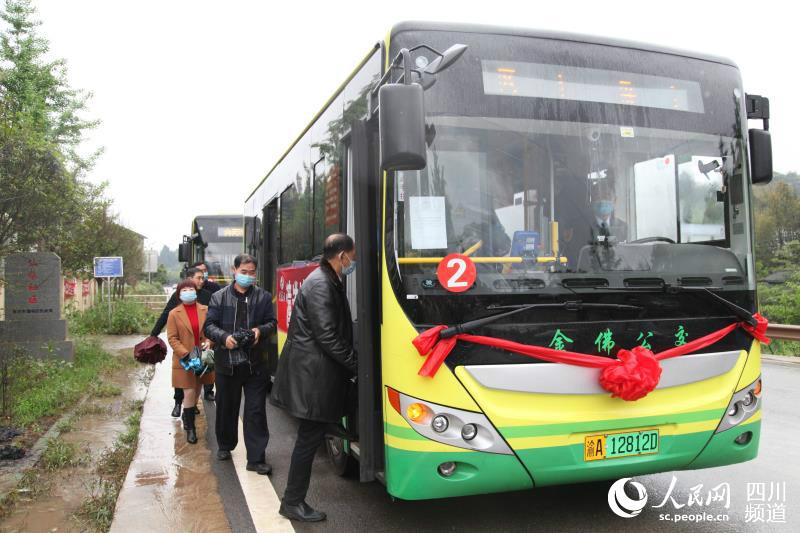 川渝间首开跨省城际公交,方便两地居民通行。四川省交通运输厅 供图