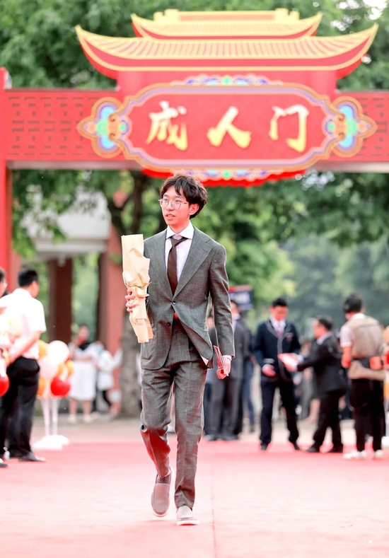 伍同学