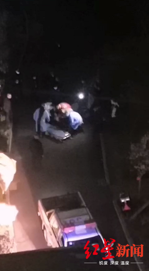 ↑醫護人員現場施救。