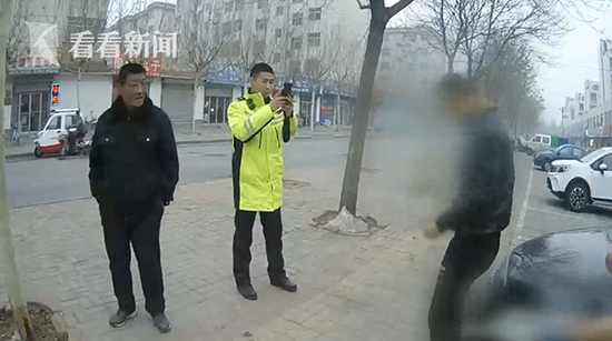 刘某因未满十八岁,交警部门对他进行了处罚。