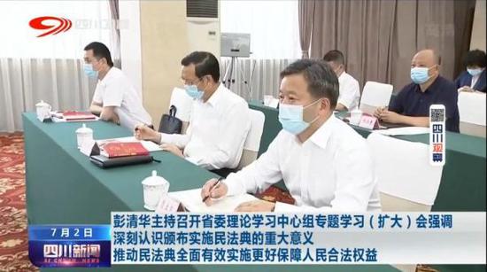 曹立軍(右一)。