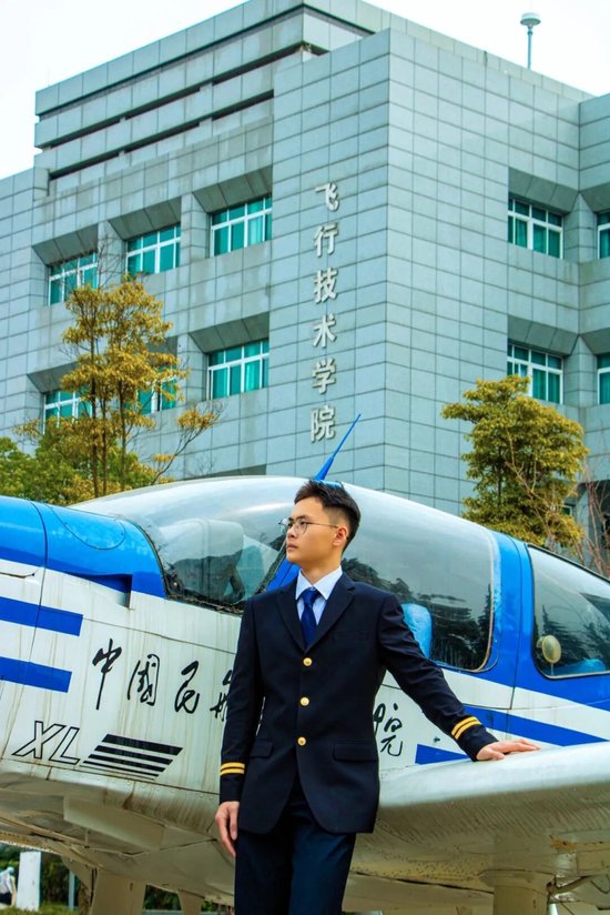 考入民航飞行学院的玉林学子代表