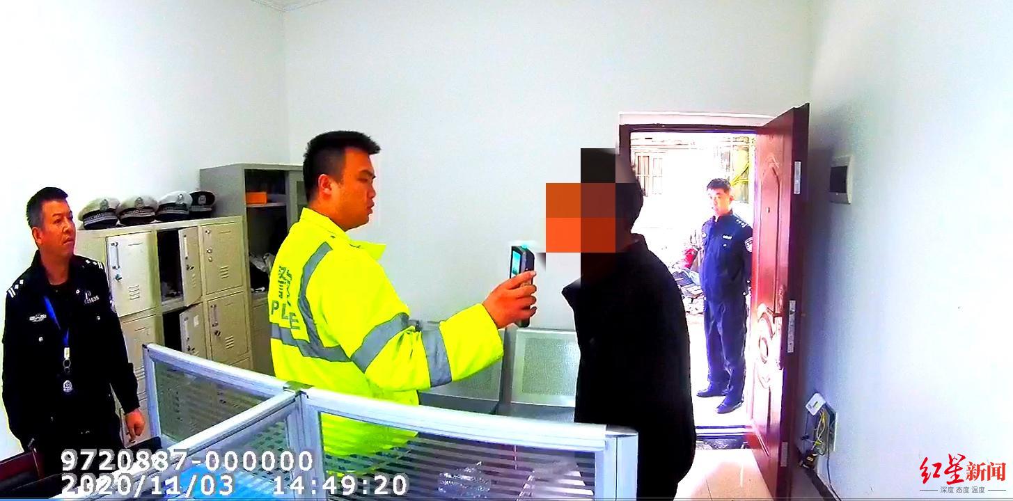 周某接受呼氣式酒精檢測