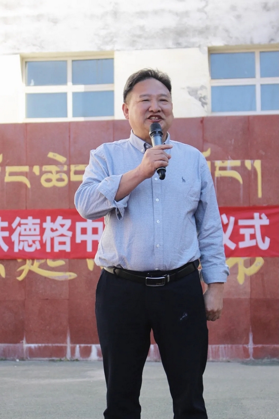 潘校长在捐赠仪式上讲话