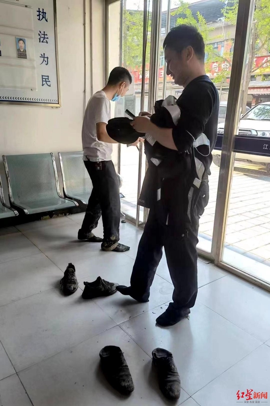 民輔警的皮鞋已經報廢