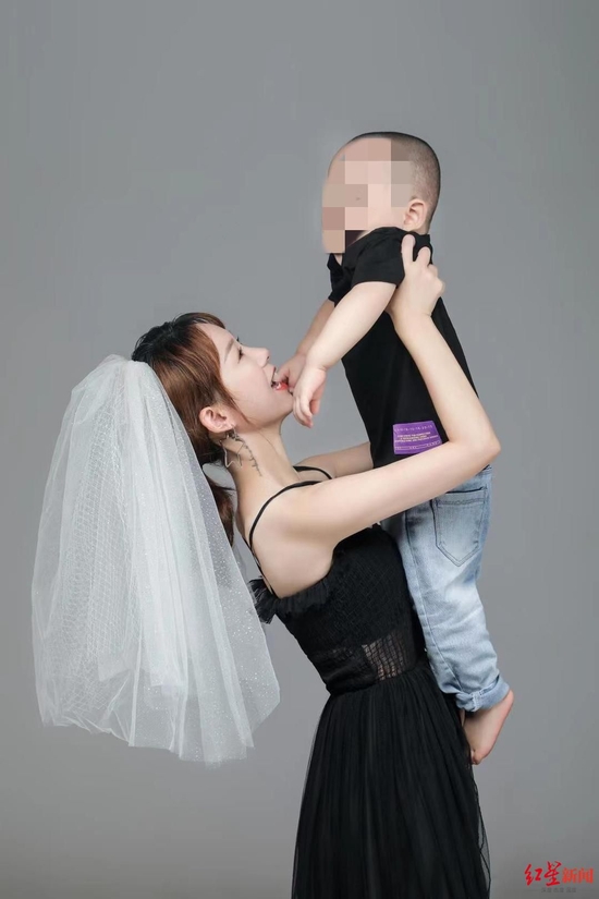↑李女士和兒子佐佐