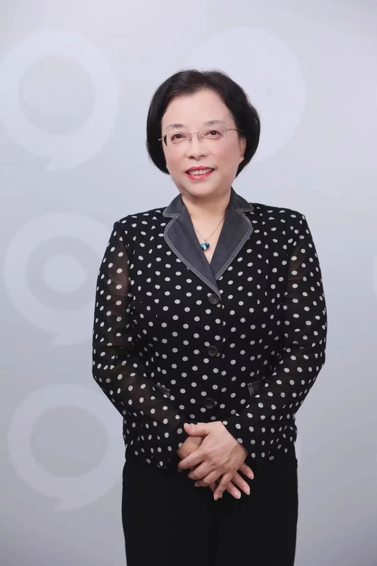 新津成外总校长王春容