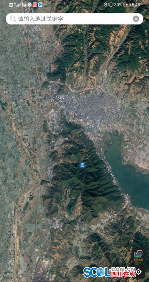 围墙村位于泸山西侧(图中蓝点附近)
