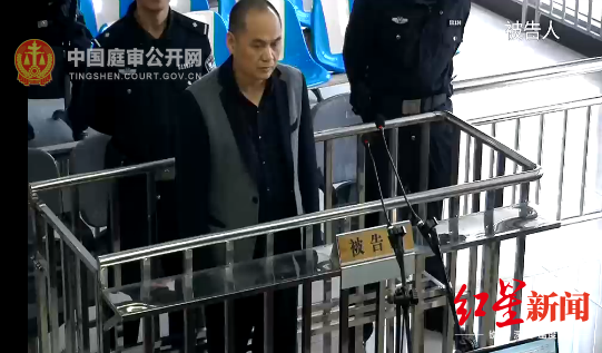 ↑去年12月，刘俊祥接受法庭审理。图据中国庭审公开网直播截图