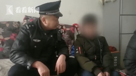 最终,在民警的教育和开导下,小强和妈妈各自都认识到了自己的错误。