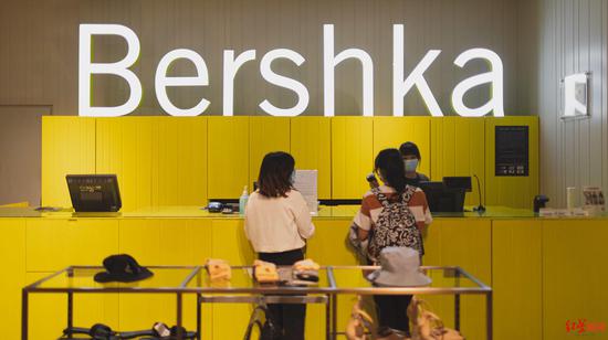 　▲Bershka（IFS店）店内的顾客