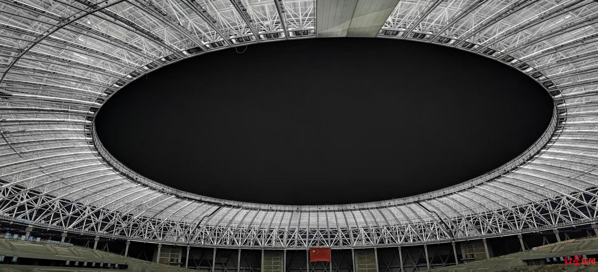 ▲2020年9月30日晚,东安湖体育公园“一场三馆”历经76天时间实现泛光照明首亮