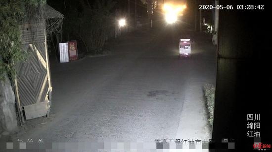 ↑涉嫌肇事的三輪車被監控拍下