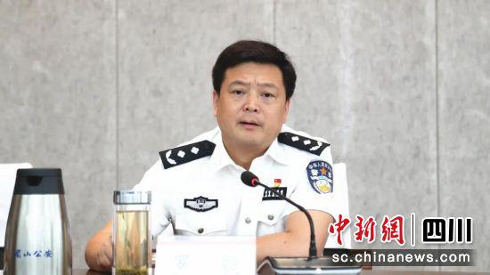 羅毅發言。