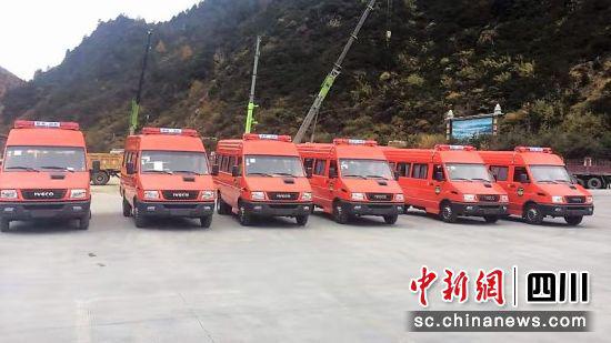 稻城縣自籌資金購買運(yùn)兵車。稻城縣委宣傳部供圖
