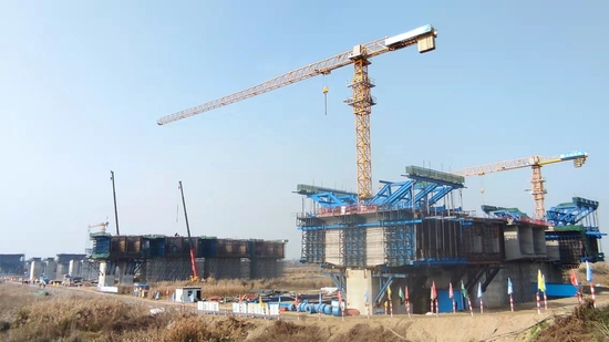 天府大道北延線石亭江大橋建設現場(德陽觀察 王攀 攝)