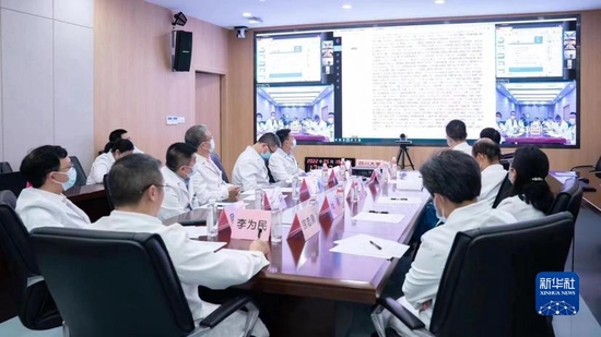 四川大学华西医院专家针对广安邻水县患者救治开展远程会诊。（受访者供图）