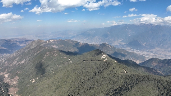 腊巴山风电项目建设场址。雅砻江公司供图