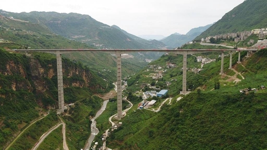 航拍即将通车的金阳河三峡连心桥
