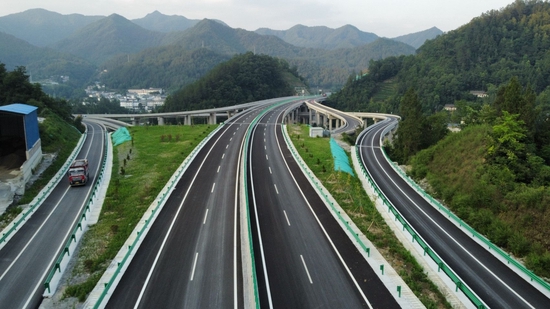 广平高速青川段建成通车。