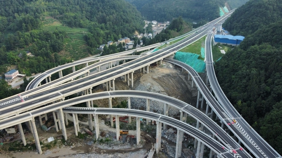 广平高速青川段建成通车。