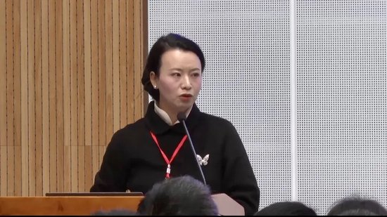 石室中学（文庙校区）学校发展中心主任刘婧竹 主持
