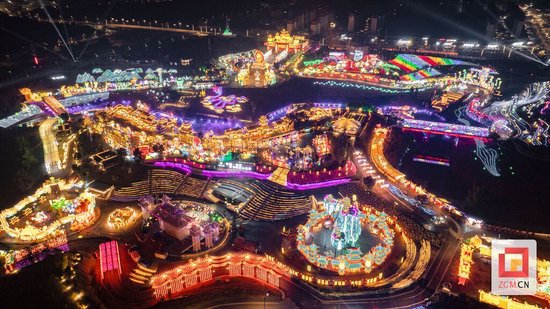 往年自贡灯会盛况 受访者供图