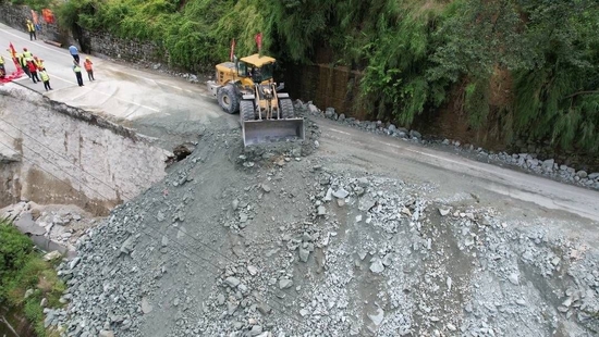 S434金光至磨西段10公里斷道搶通現場(蜀道集團供圖)