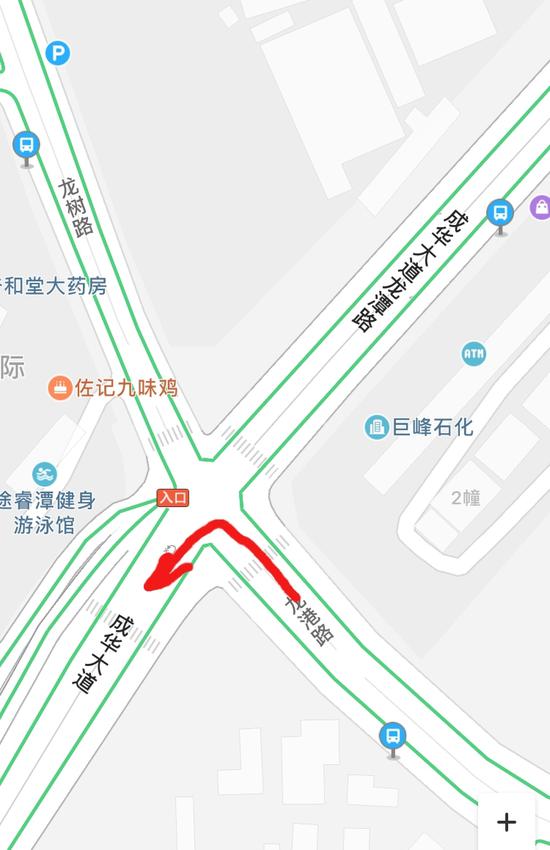 网友投诉:正常过马路差点被撞上