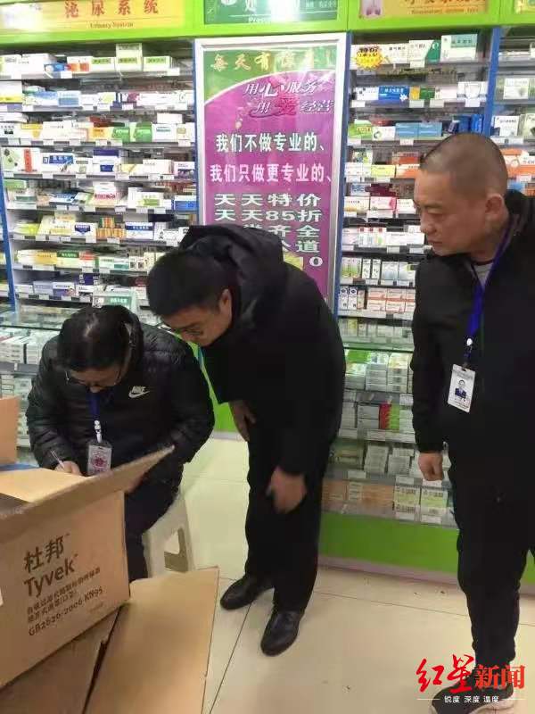 ↑西昌市市场监督管理局调查涉嫌哄抬口罩价格的药房