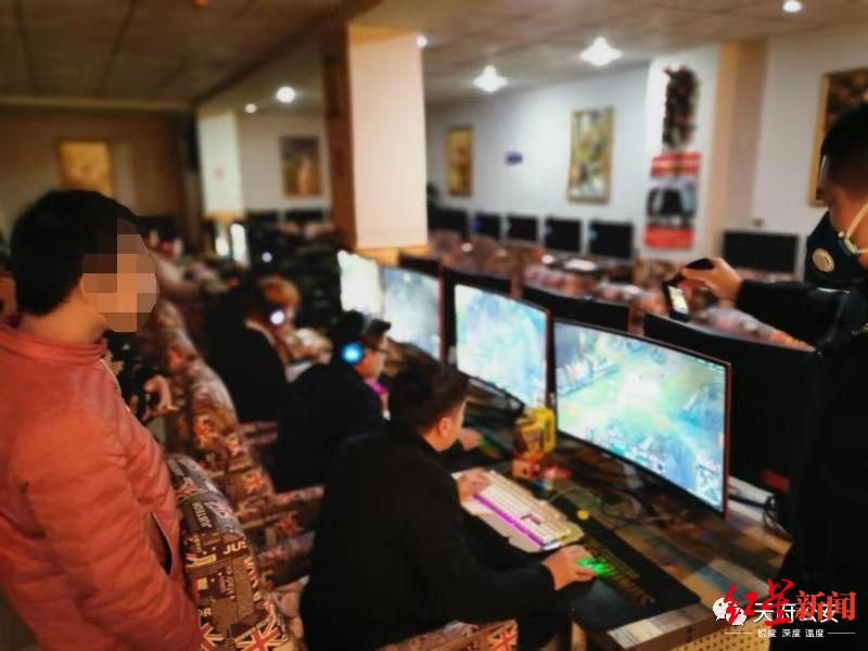 网吧营业现场