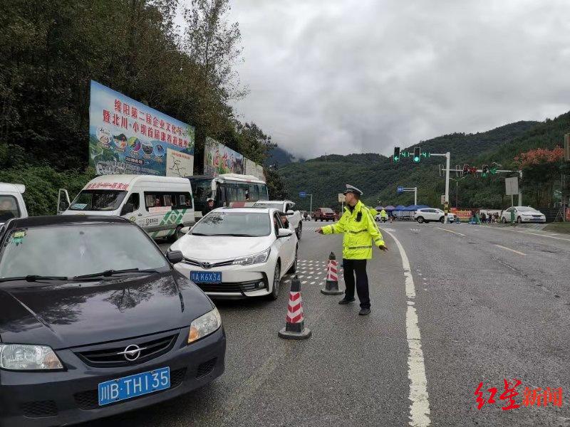 民警劝返车辆