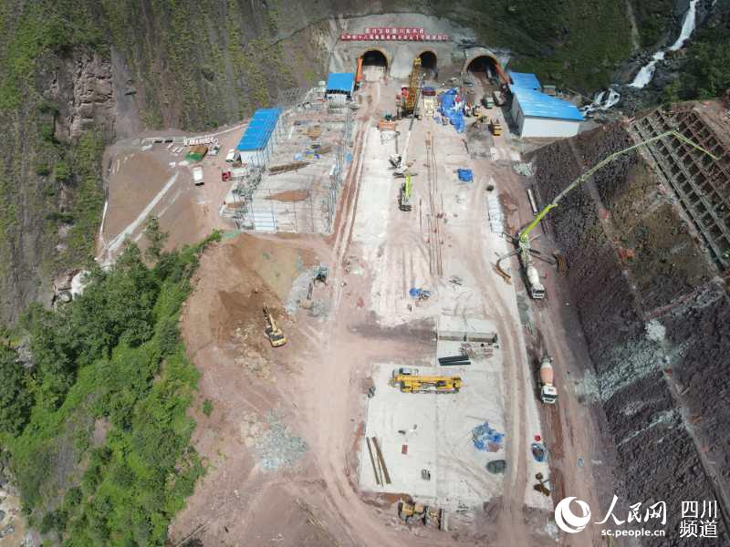 大凉山1号隧道是目前西南地区在建最长隧道。乐西高速供图
