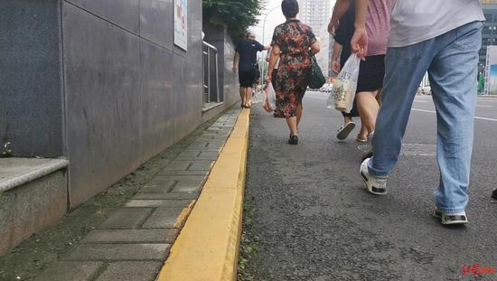 約40厘米的人行道