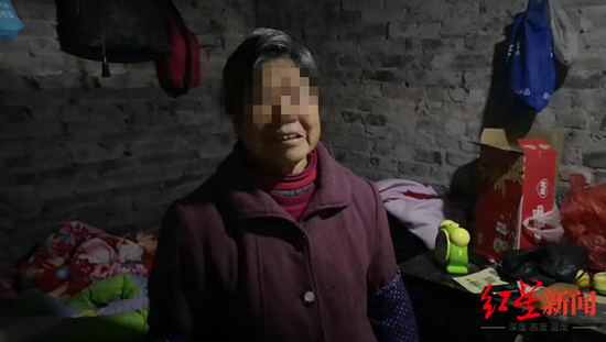 奶奶接受采訪