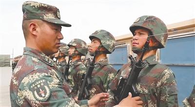 阿尔依浪在训练中 图据央视军事