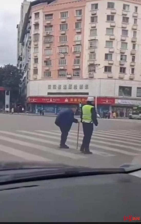 ↑網(wǎng)友拍攝的視頻截圖
