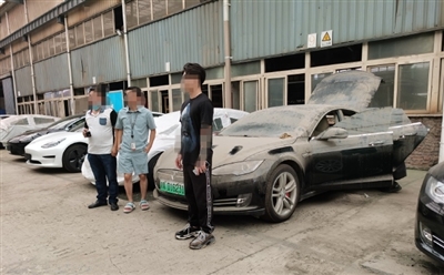 特斯拉车主维权现场
