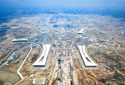 四川省成都市天府国际机场T2航站楼(右)