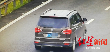 高速公路主道上違法倒車