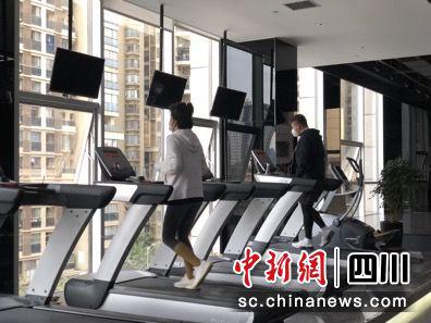 跑步機隔臺開放。王嵐 攝
