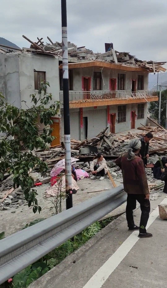 磨西镇村民受损房屋（受访者供图）